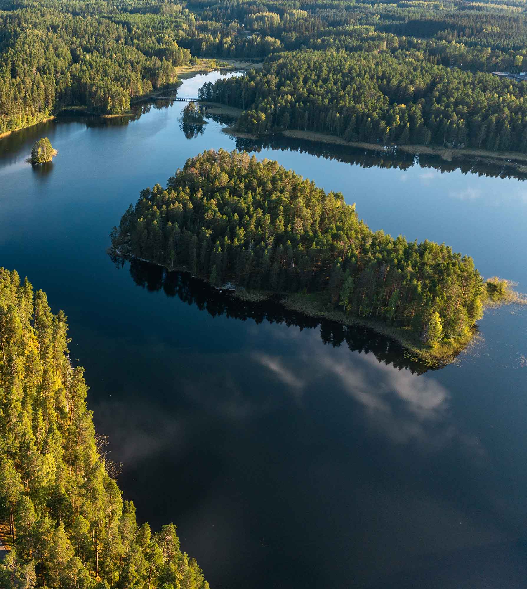 Ympäristövaikutusten jatkuva optimointi on keskeinen osa vastuullisuustyötämme — Linjateräs Oy — vastuullinen pulverimaalaus eli jauhemaalauskumppanisi — Tavoitteenamme on saavuttaa hiilineutraalisuus scope-3 –tasolla, korvaamalla fossiiliset polttoaineet bio-pohjaisilla vaihtoehdoilla. Kestävä kehitys — Linjateräs Oy