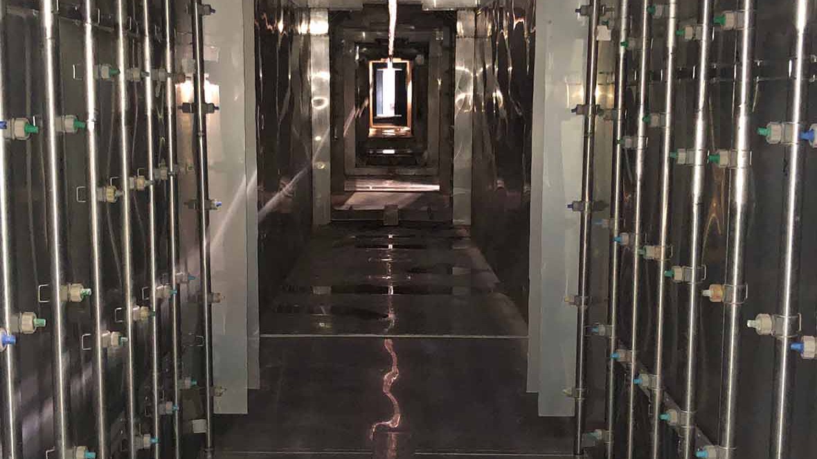 Ainutlaatuinen esik&auml;sittely 75-metrisess&auml; esik&auml;sittelytunnelissamme. Jauhemaalausta laadulla.