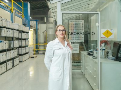 Laboratorioteknikko Annika Ylinen tietää mistä laatu syntyy