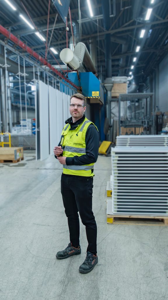 Linjateräs Oy Pulverimaalauksen asiantuntija — Lasse Heikinheimo, kokenut ammattilainen työssään