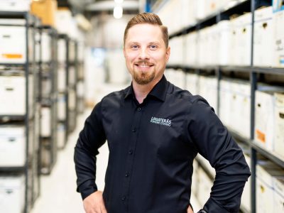 Lauri Suontausta — Linjateräs Oy — osaava pulverimaalaustalon palvelupajan esihenkilö ja paljon muuta. Linjateräs Oy — tehokas pulverimaalaus