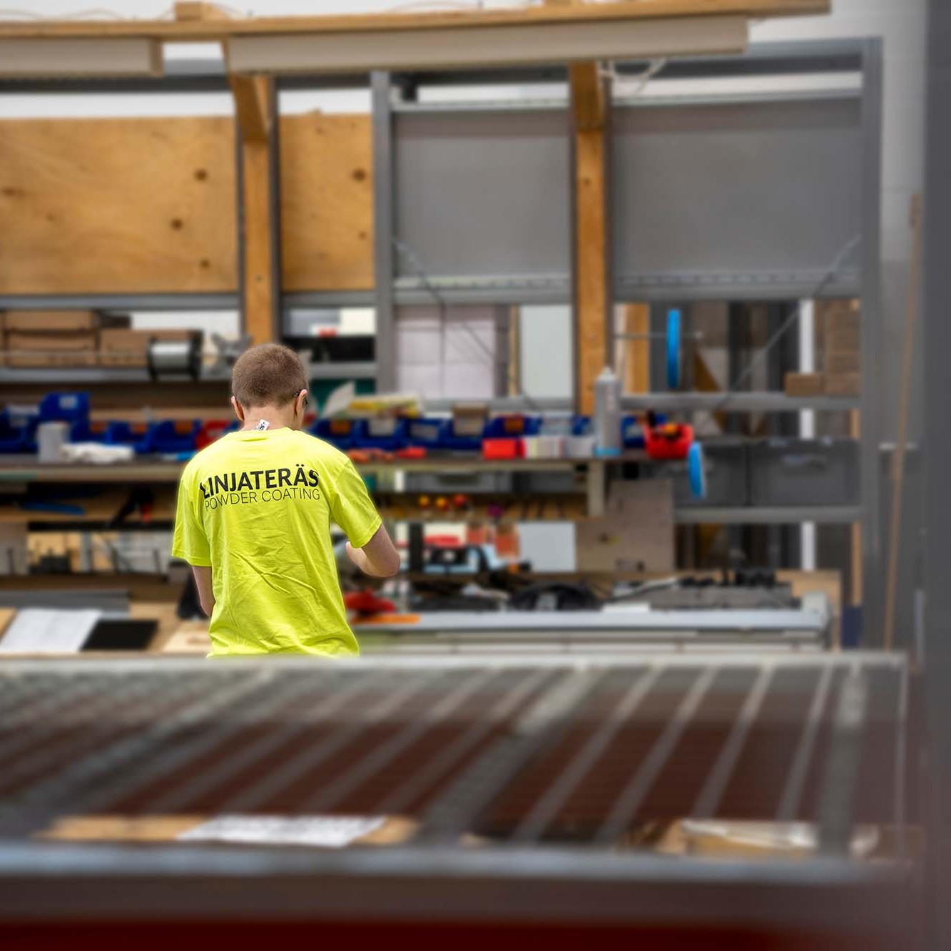 Linjateräs Oy. Kauttamme onnistuu laajemmat kokonaisuudet service-shopimme avulla. Myös teknologiset kokoonpanopalvelut ja ohjelmointi asiakkaan ohjeiden mukaan onnistuu tarvittaessa pintakäsittelyn ohella. Ota yhteyttä. Pulverimaalausta ja paljon muuta.